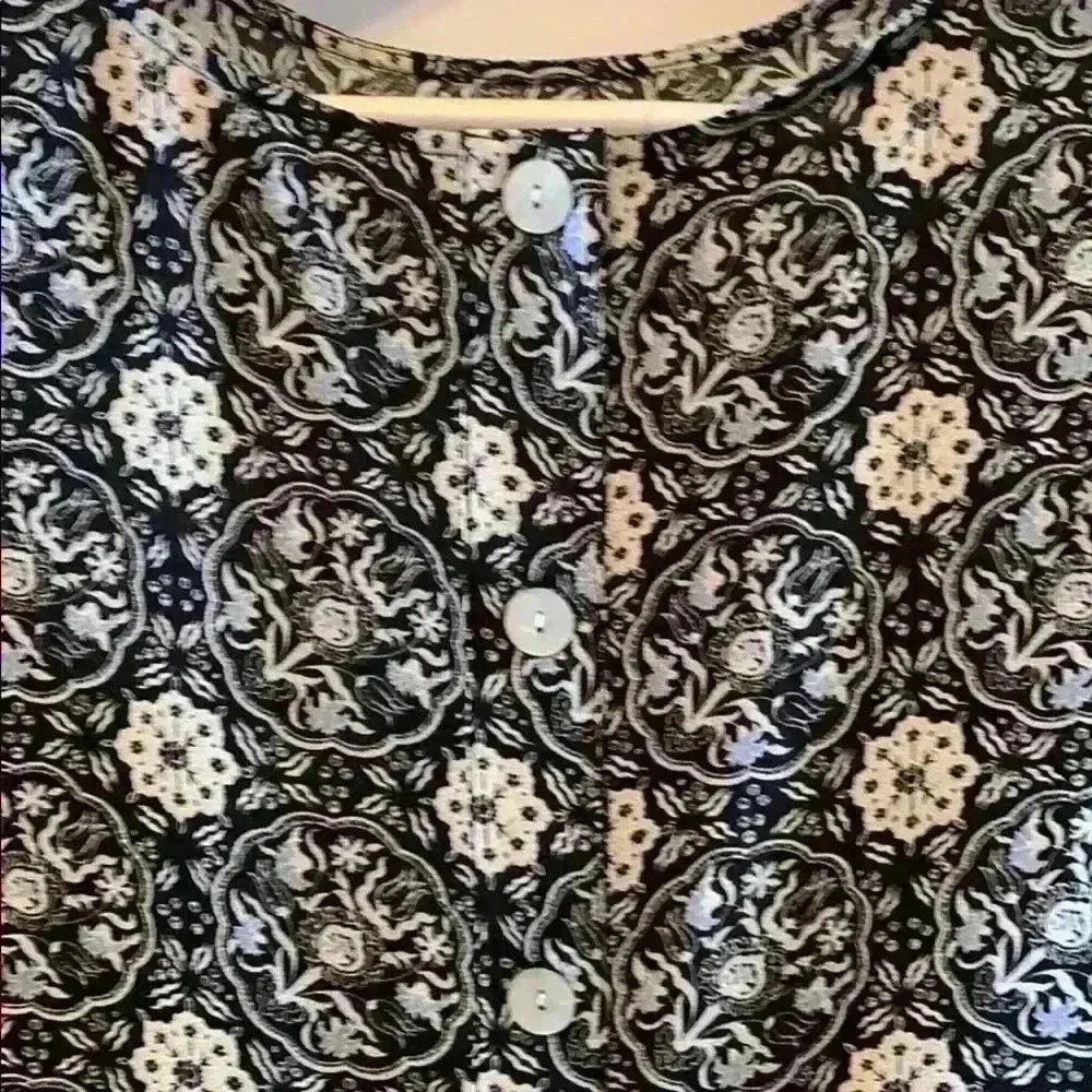Max Studio Button Back Blouse - Picture 4 of 8